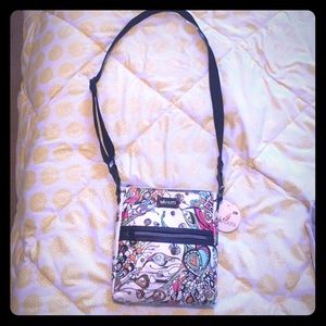 BRAND NEW sakroots cross body