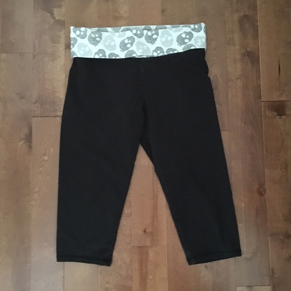 PINK Skull Capti Leggings