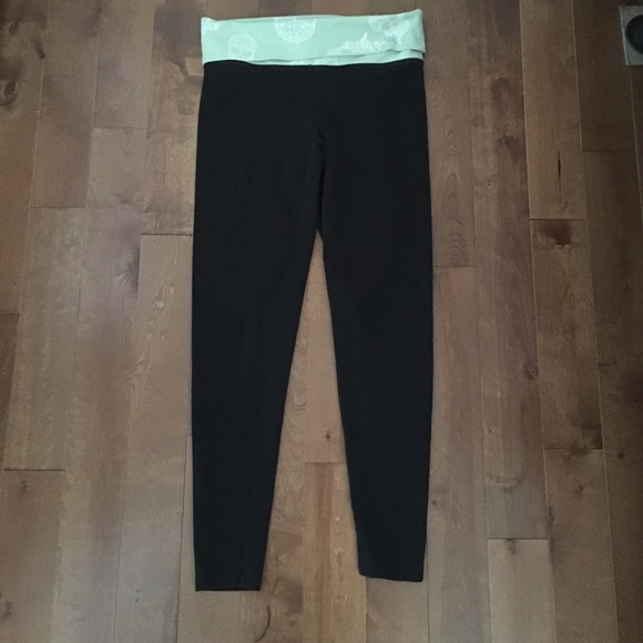 PINK Skull Yoga Pants