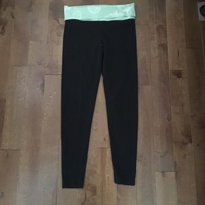 PINK Skull Yoga Pants