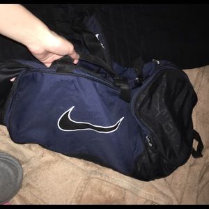 Navy blue nike duffle bag
