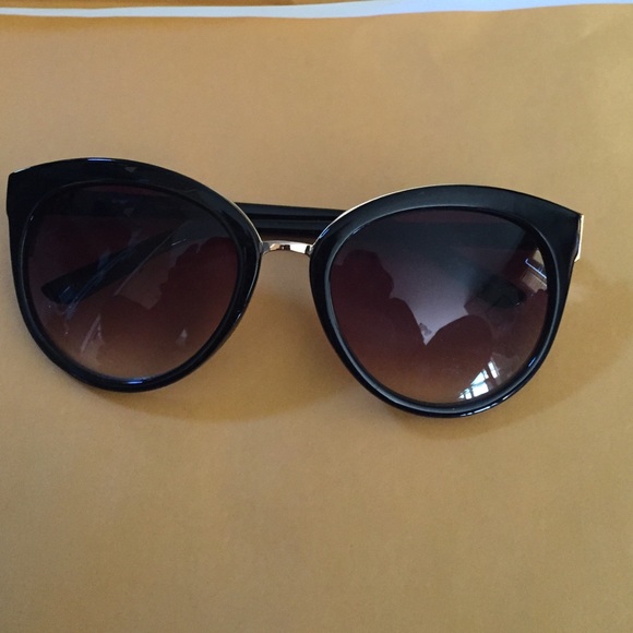 Cat Eye Sunglasses -Urban Outfitters