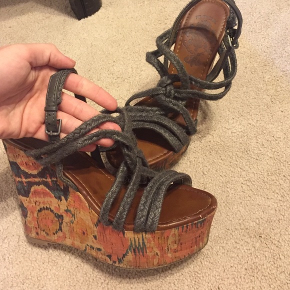 Cork screw/ grey rope wedges!