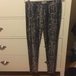 Snake print leggings