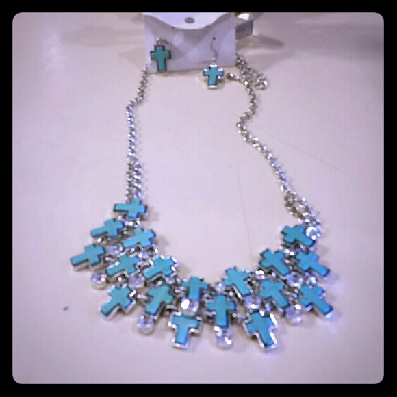 Miss Me look  Cross Necklace With Earings - Picture 1 of 4