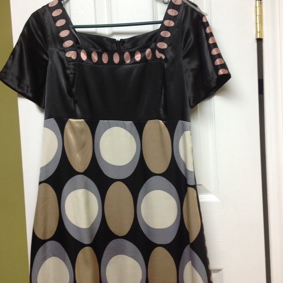 Cute Aline dress with seam at bottom of bust.