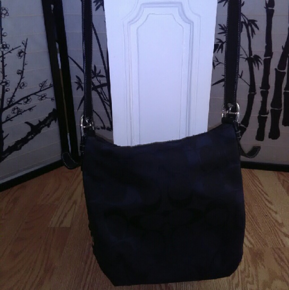 Handbags - Picture 2 of 3