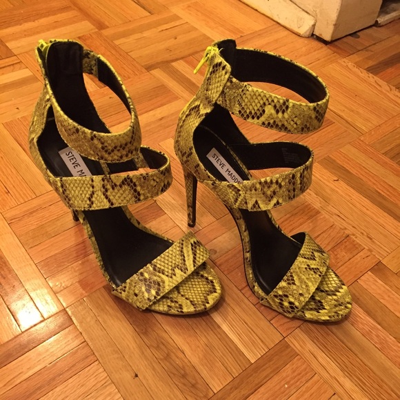 Steve Madden Shoes - 💥NEW MARKDOWN💥 Steve Madden Mira Sandal