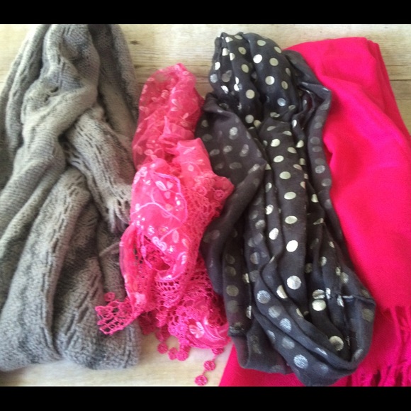 Scarves for $5 each 🛍