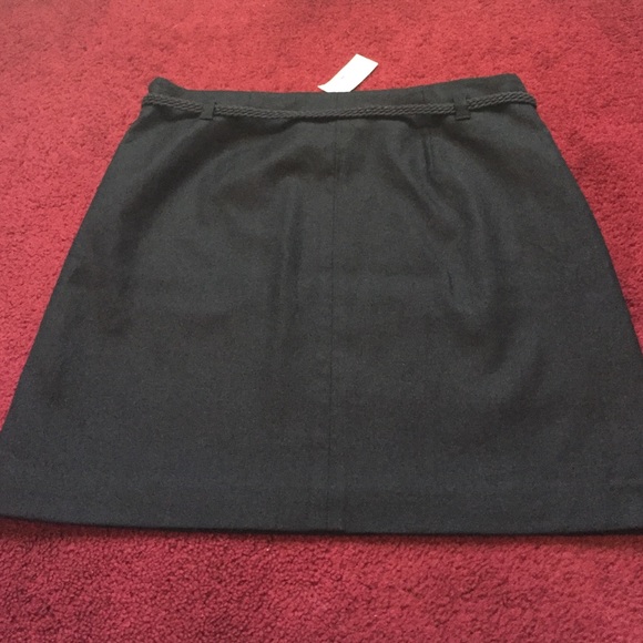 Black skirt w/ belt NWT - Picture 3 of 3