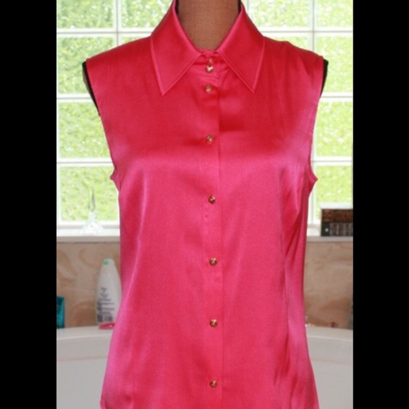 ⭐️PRICE DROP⭐️ Gorgeous St. John top