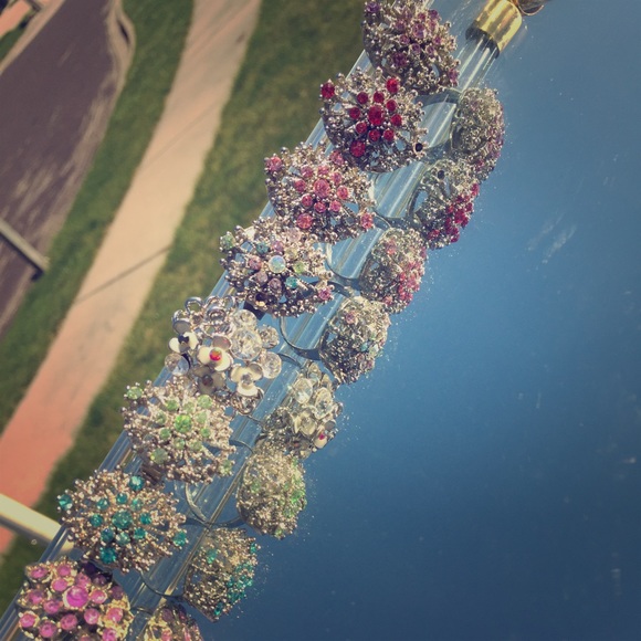 8 different colored rings