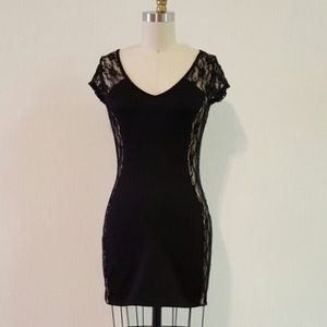 V-neck Cap sleeve lace inset Bodycon dress 
Black
