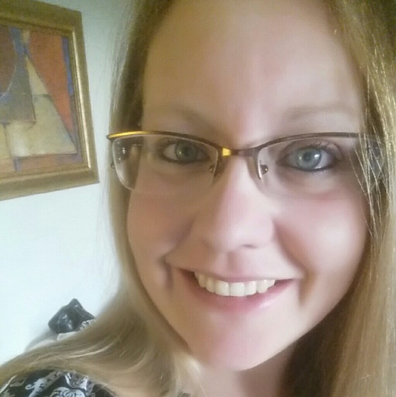 Meet your Posher, Christy - Picture 1 of 1