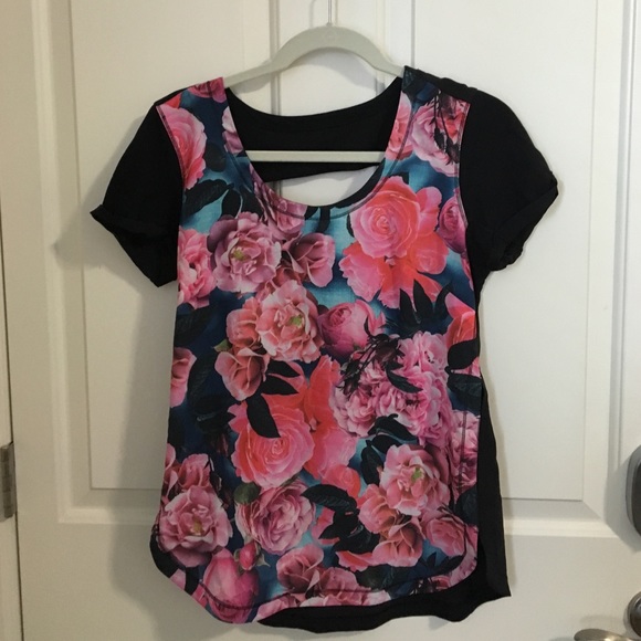 Lulu lemon short sleeve shirt