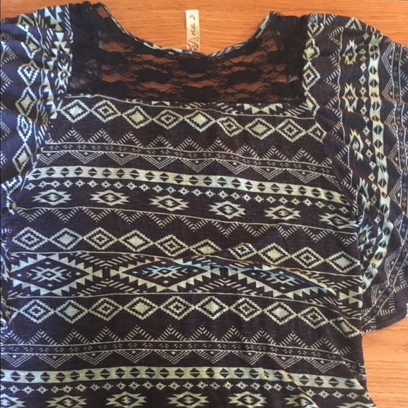 Flowey tribal print shirt - Picture 2 of 3