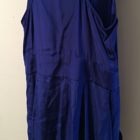 Cinched blue silk dress with ruffle and pockets - Picture 3 of 4