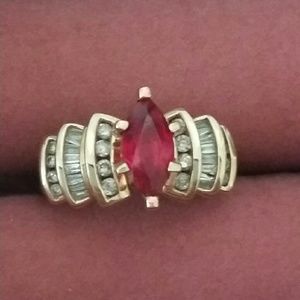 Gold ring with Ruby and Diamonds