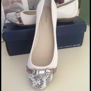 Croft & Barrow Flats