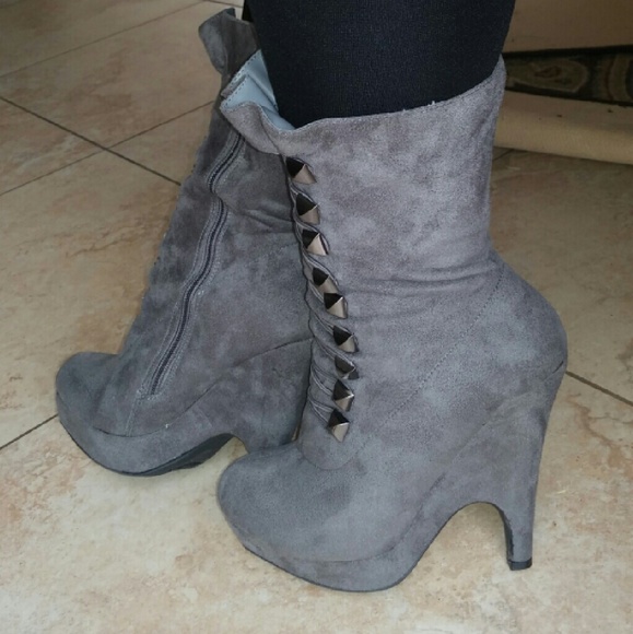 Boots - Picture 2 of 3