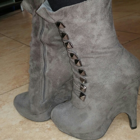 Boots - Picture 3 of 3