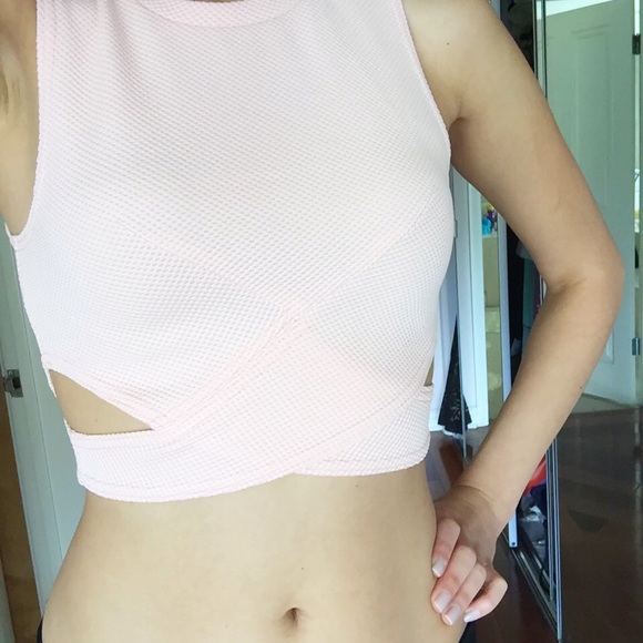 ✨🔥Sexy Pink Crop Top🔥✨ - Picture 2 of 3