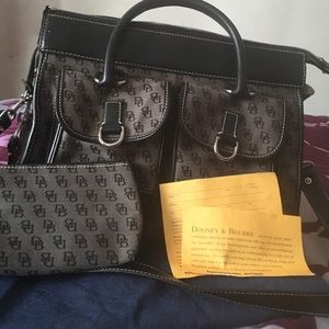 Dooney & Bourke large gray and black bag w/ pouch