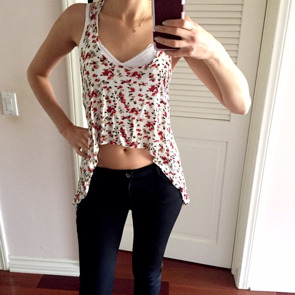 ⚡️🌹NWOT Brandy Melville crop top🌹⚡️
