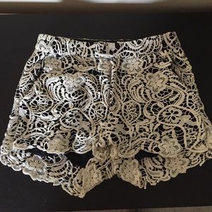 HIGH WAISTED FLORAL URBAN SHORTS