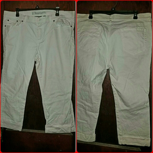 White cropped jeans