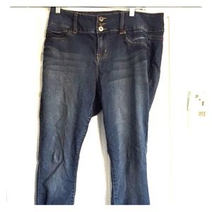Torrid light wash skinny jeans size 12.