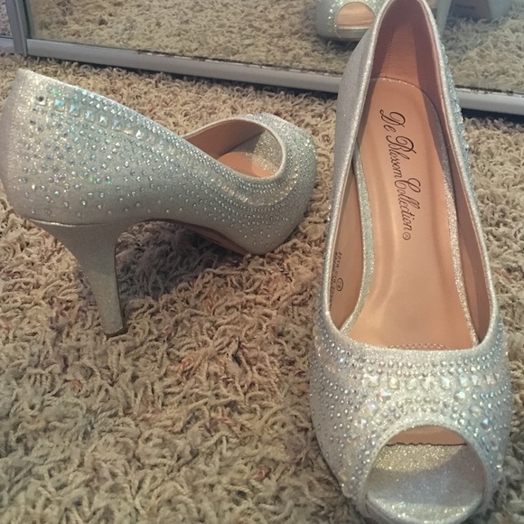De Blossom Collection size 8 1/2 never worn