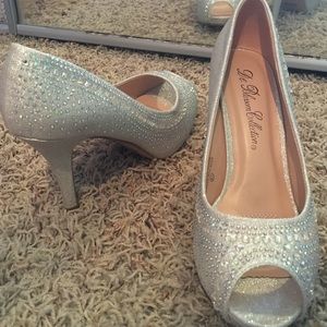 De Blossom Collection size 8 1/2 never worn