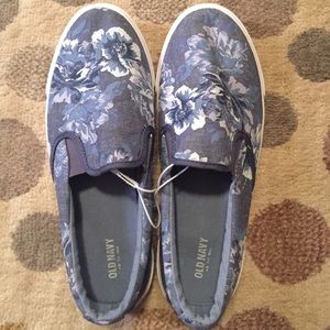 Old Navy Canvas Sneakers