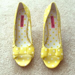 8.5 Betsey Johnson Polka Dot Pumps