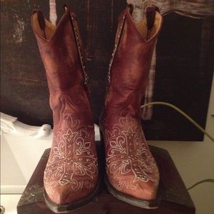 Old Gringo Milagros boots with crystals.