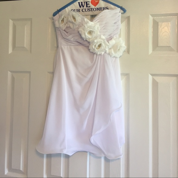 Strapless white chiffon dress with flower detail - Picture 2 of 4