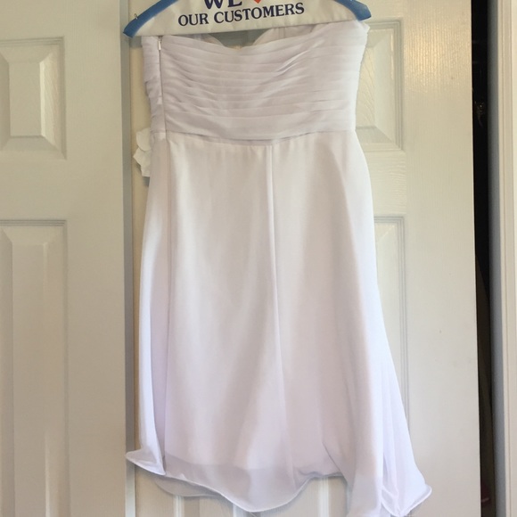 Strapless white chiffon dress with flower detail - Picture 3 of 4