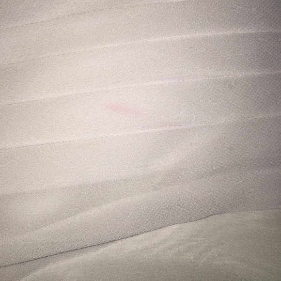 Strapless white chiffon dress with flower detail - Picture 4 of 4