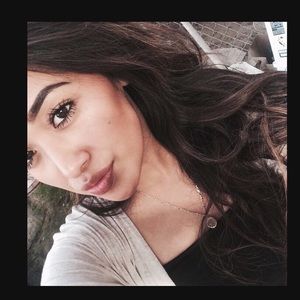 Meet your Posher, Yadira