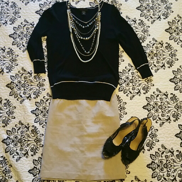 Black & white sweater - Picture 1 of 2