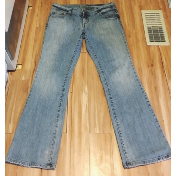 American Eagle Artist Jean