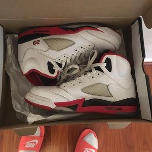 Jordan 5 fire red size 7y