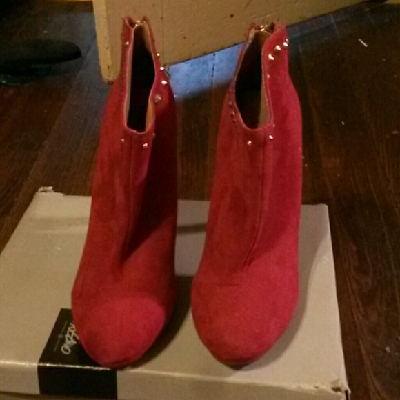Reposhing Red Ankle Boots - Picture 2 of 4