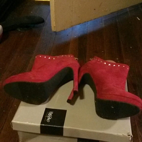 Reposhing Red Ankle Boots - Picture 3 of 4