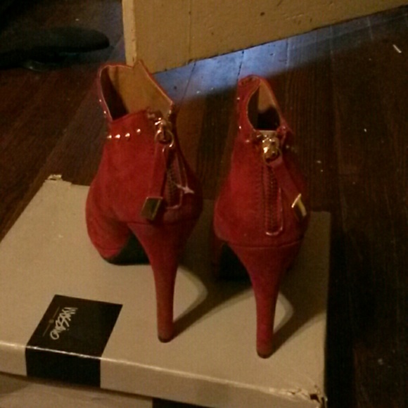 Reposhing Red Ankle Boots - Picture 4 of 4