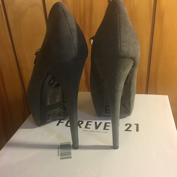 🎈JUST IN🎈Forever 21 Grey Suede platforms -Size 8 - Picture 2 of 4