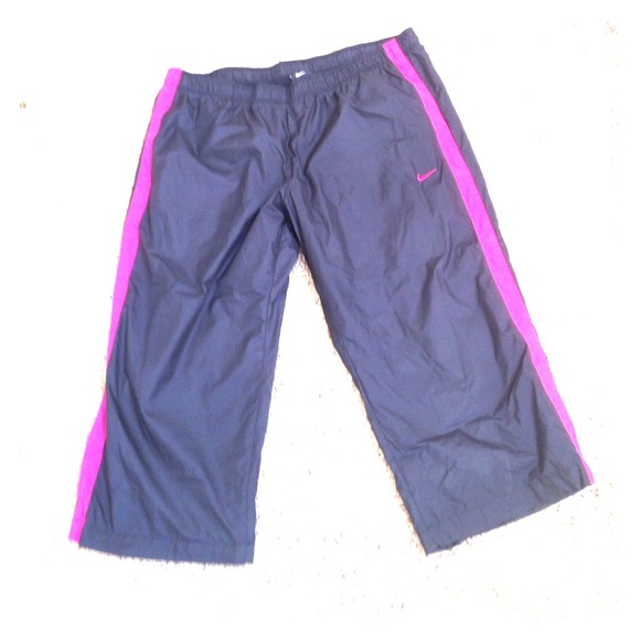 Nike Capri exercise  pants with pink stripe