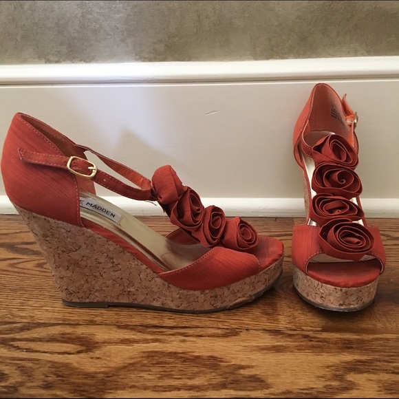 Steve Madden Rosebud Wedges - Picture 1 of 3