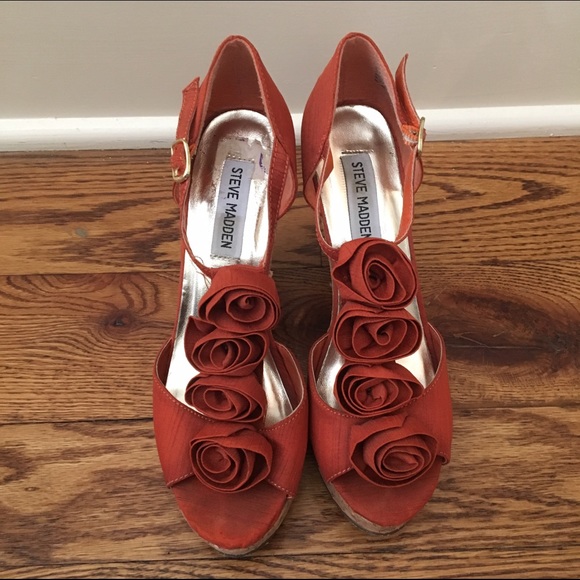 Steve Madden Rosebud Wedges - Picture 2 of 3